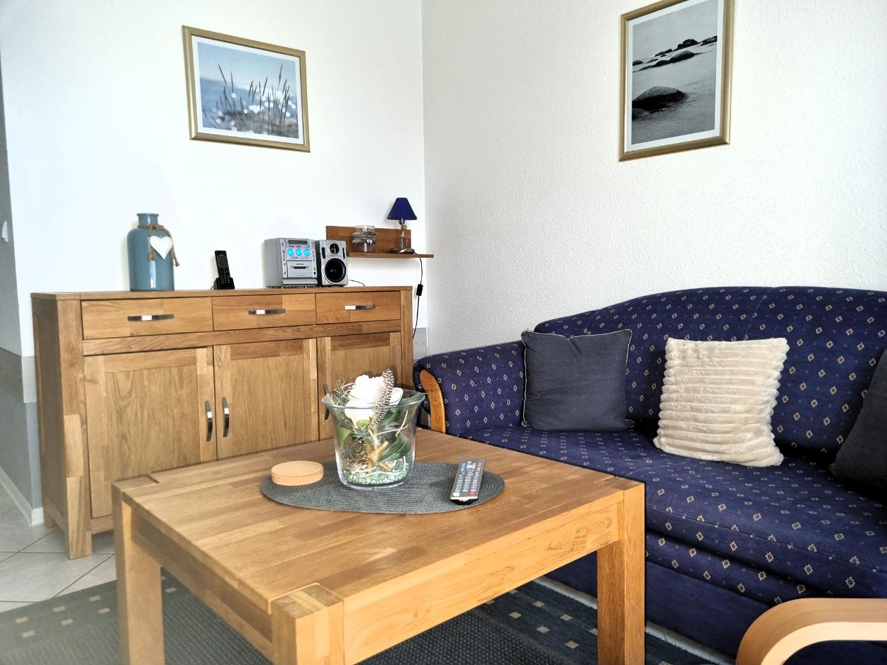 Innenansicht der Ferienwohnung in Dorum – moderner Wohnbereich für Ihren Urlaub